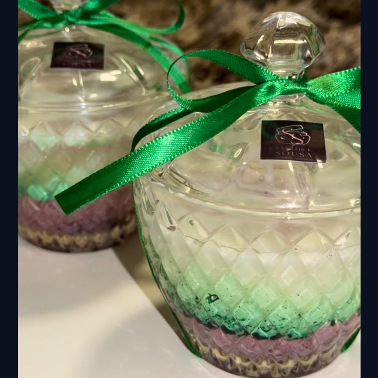 Vela em pote de cristal com laço verde